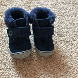 UGG boy boots size 4